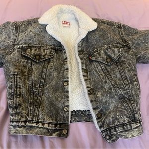 Vintage grayish Levi’s leather jacket in great condition